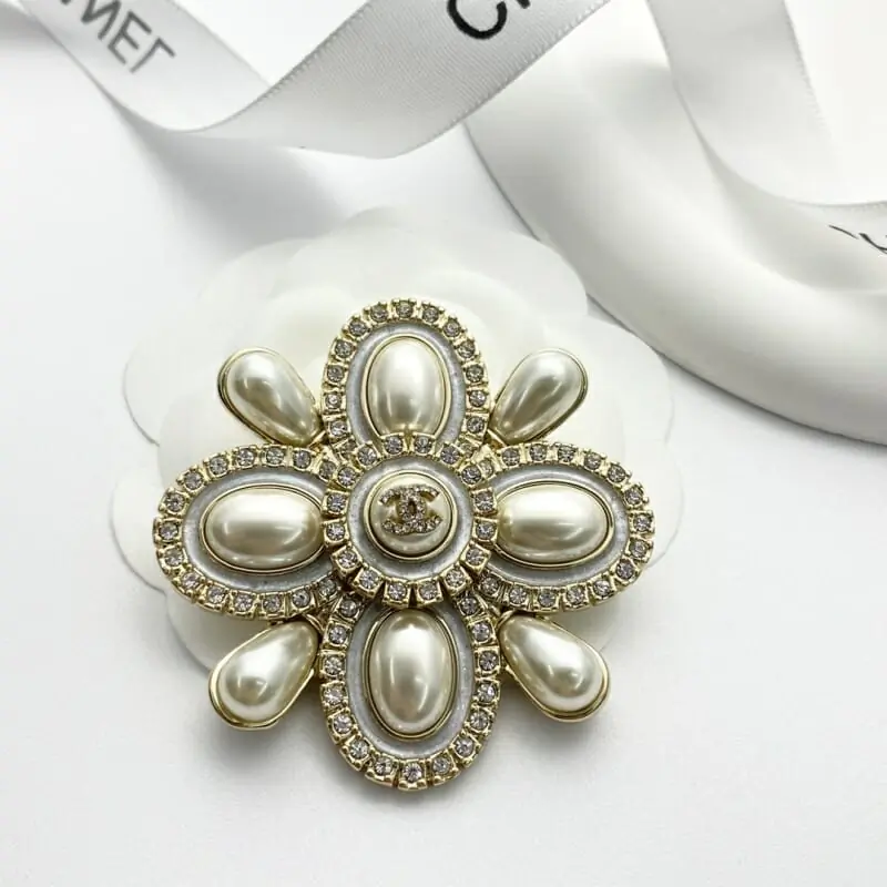 chanel brooches pour femme s_12530623